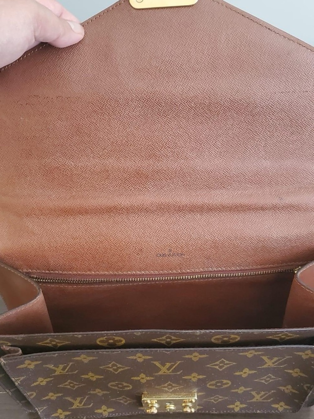 Louis Vuitton Monceau 28 Satchel with Brass color hardware. Great project bag - Picture 8 of 16